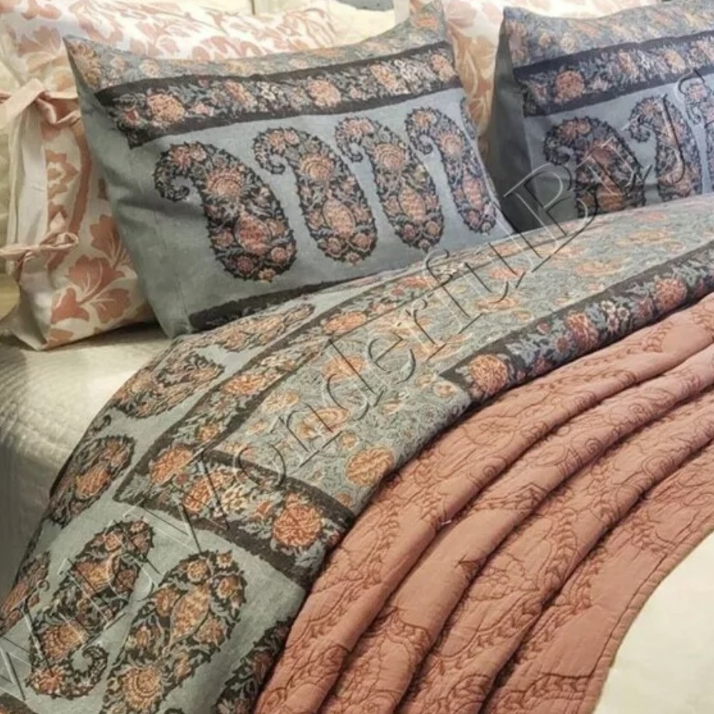 Pottery Barn Thalia Paisley Print Textured Cotton/Linen Pillow Shams Set of 2